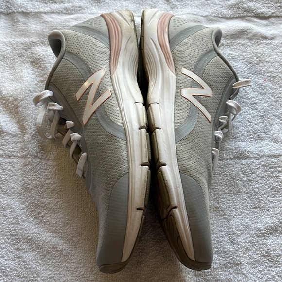 New Balance 711 Gray and White Shoes with Sofsole - Picture 7 of 12